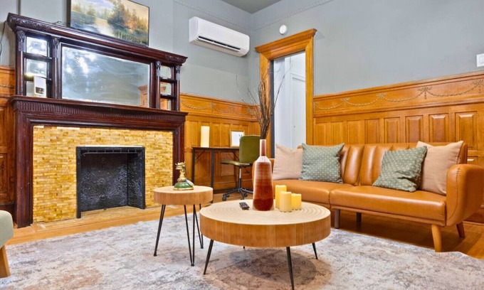 Upper Manhattan Apartamento | 1 Min to Subway: King Bed, Luxe Airy Space + Patio