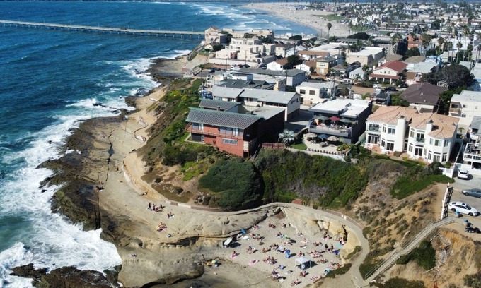 Ocean Beach Casa | 1 minute walk to the beach! Two story duplex - sleeps 10