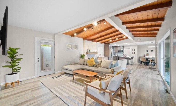 Village of La Jolla Casa | 1-Story, Walking to The Cove, Ocean View Deck