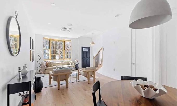 Greenpoint Casa | 10-1 Stylish Townhouse Oasis in Greenpoint
