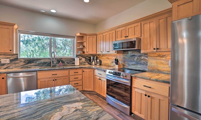 Deschutes River Woods Casa | 10-Acre Bend Home < 4 Mi to Old Mill District