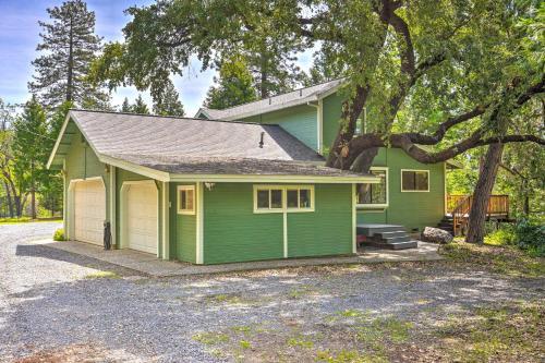 Apple Hill Casa | 10 Acres with Stunning Views Apple Hill Home!