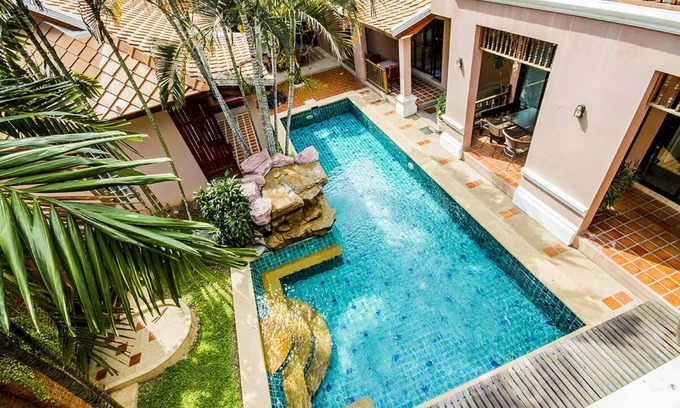 Jomtien Casa | Villa de 10 dormitorios en Pratamnak con piscina