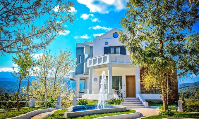 Agia Villa | 10' from the Beach, Waterpark & Chania City / Family-Friendly Villa