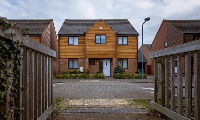 Milton Keynes Casa | 10 Guests - 5 Bedrooms - Free Parking - Lux House