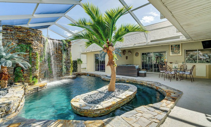 Deep Creek Casa | 10 Mi to Beach: Pet-Friendly Home in Punta Gorda!