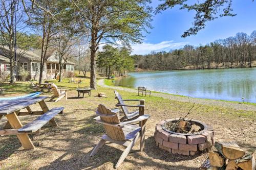 Trenton Casa | 10 Mi to Drive-In Lakefront Trenton Cabin!