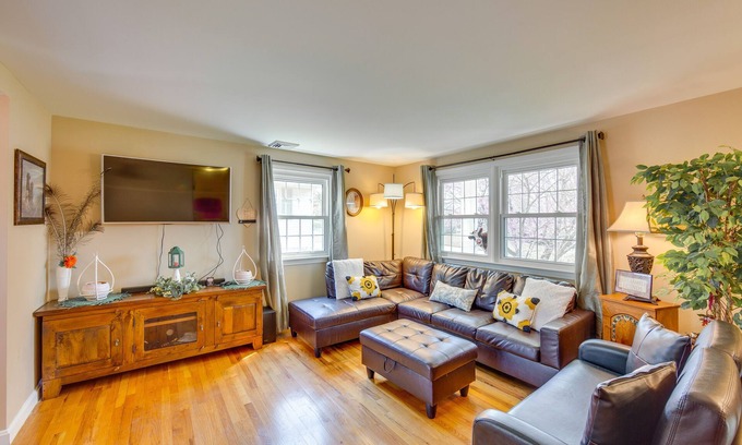 Leola Casa | 10 Mi to Dtwn Lancaster: Charming Home w/ Yard!