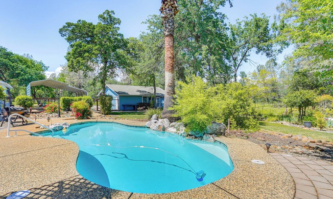 Happy Valley Casa | 10 Mi to Redding: Serene Escape w/ Spacious Yard!