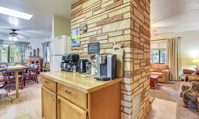 Pinetop-Lakeside Cabaña | 10 Mi to Show Low: Pinetop-lakeside Family Cabin!