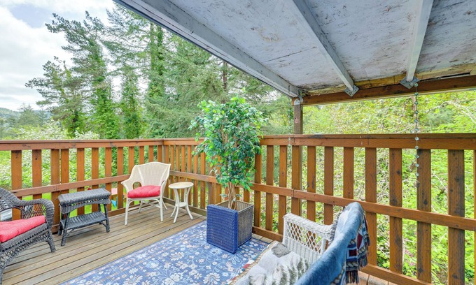 Toledo Casa | 10 Mi to South Beach & Newport: Home w/ Deck!