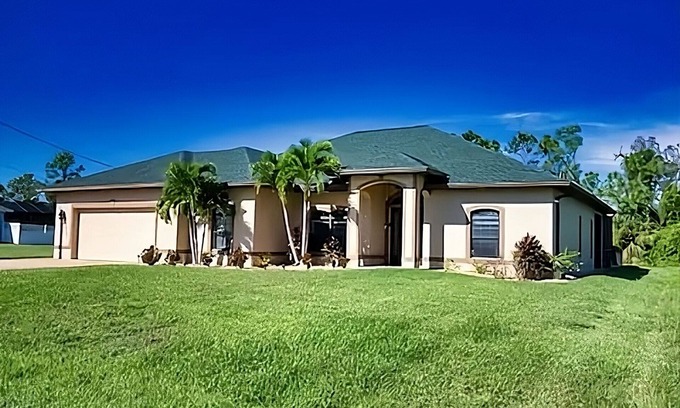 Pinehurst Casa | 10 miles from 2 beaches in the lovely Rotonda West Florida community.
