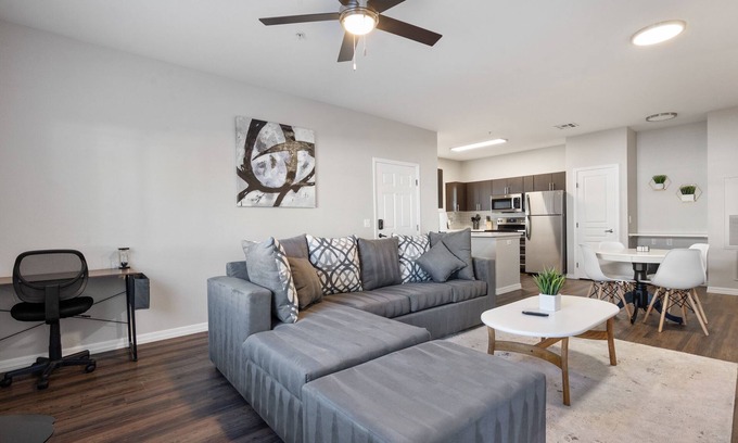 Deer Valley Apartamento | 10 Miles TSCM w/ pool and gym