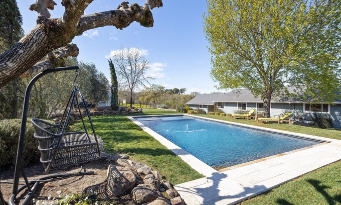 Windsor Otro | 10 min to Healdsburg - Modern Farmhouse with Pool, Spa & Views
