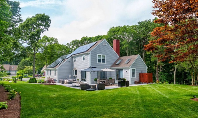 Silver Beach Casa | 10 min to Old Silver Beach; 20 min to Woods Hole