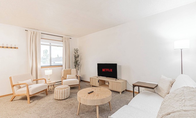 Fargo Apartamento | Self Checkin I Smart TV I Queen Bed I Free Parking