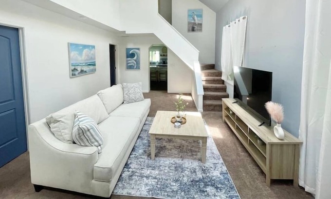 Indianapolis Casa | 10 min to Speedway! Large Home, Desirable Area!