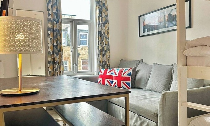 Earlsfield Condominio | 10 min train to Central London A