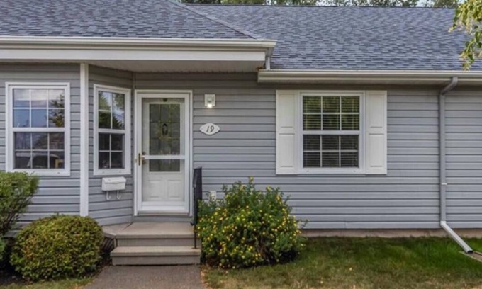 Dieppe Casa | 10 mins away from everything in Dieppe,NB