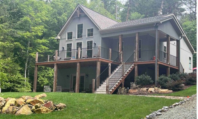 Semora Casa | Rocky Ridge @ Hyco; 3+ acres, propiedad arbolada SECLUDED encaramada en una cresta