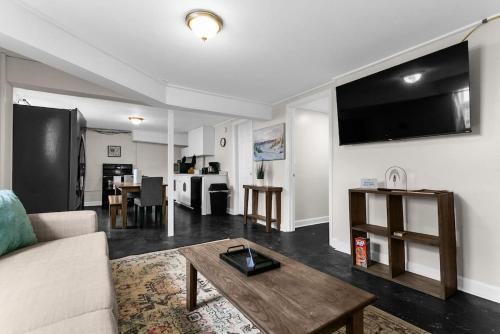 Birmingham Casa | 10 Mins to Downtown Modern in Magic City- Unit B