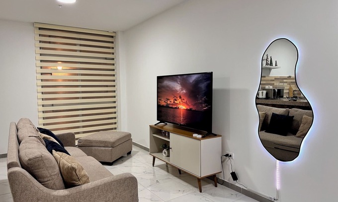 Guayaquil Apartamento | A 10 minutos del Consulado, Departamento seguro y acogedor con parqueadero