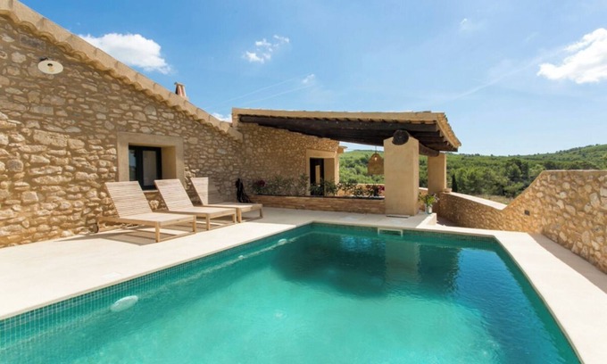 Vallpineda Villa | A 10 min en coche de Sitges. Masia La Torre Autentica Encanto Naturaleza.