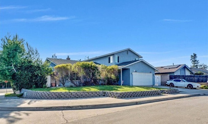 Mission Viejo Casa | 10 minutes drive to the beach, 2 master suites and NO BUNK BEDS. 2 mins off hwy.