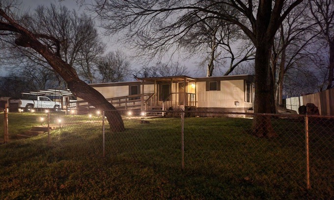 Del Valle Casa | 10 minutes from Austin Airport COTA Tesla Expo. Prefect for Austin travels!!!