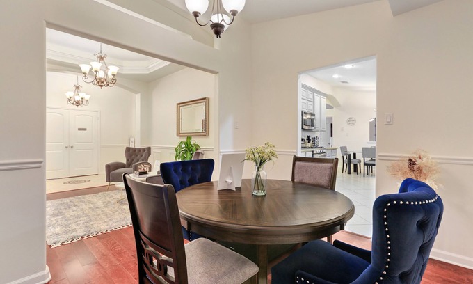 Little Woods Casa | 10 minutes from Downtown! Cozy Family Home with Pool