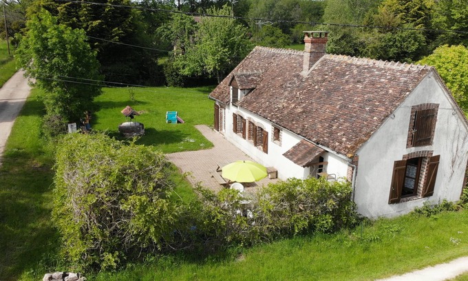Saint-Fargeau Casa | 10 minutes from Guédelon, quiet house with large garden not overlooked