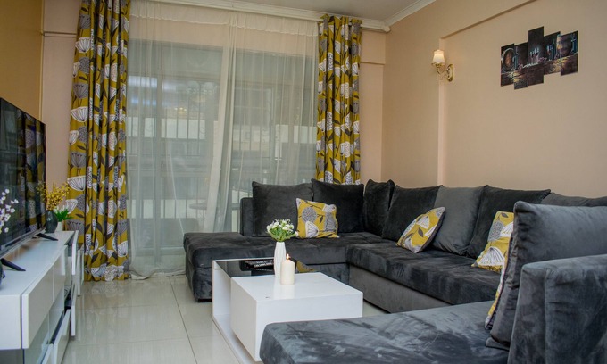 Kilimani Apartamento | 10 minutes to city centre!Family sized condo with swimming pool.