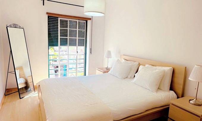 Alcochete Apartamento | 10 minutes to the beach 20 minutes to the centre of Lisbon,2 bedroom APT Montijo