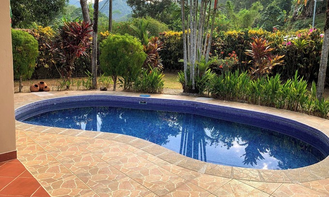 Jaco Casa | 10 minutes to the beach! Private home with lush jungle surroundings & pool.