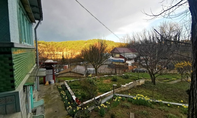 Scortoasa Otro | 10 minutes to the Muddy Volcanoes! 5 bedrooms cozy Farmhouse pet-Friendly