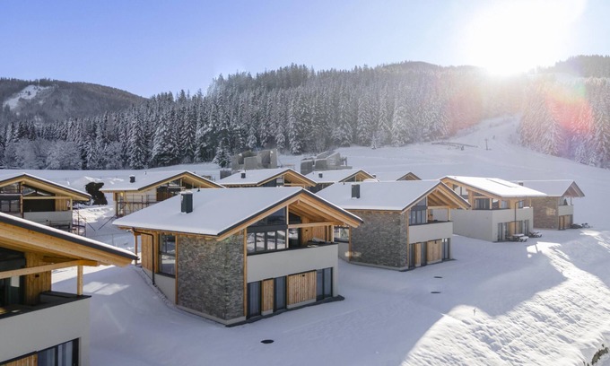 Sankt Lambrecht Casa | 10 pers. ski in-ski out chalet with family room