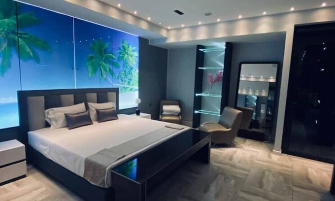 Alejandria Apartamento | 10 rooms 1Million suites in Parque Lleras