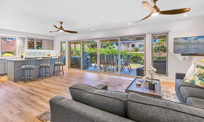 Historic Lahaina Front Street Casa | 100-4 Island living at its best!!