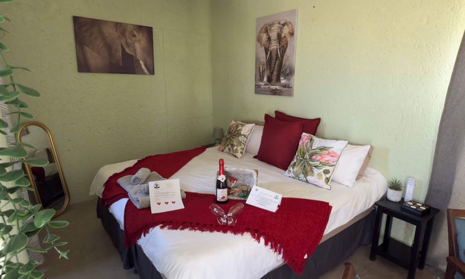 Uis Cabaña | 100% Green Eco with solar Brandberg view and stargazing, cottage nestled in Uis.
