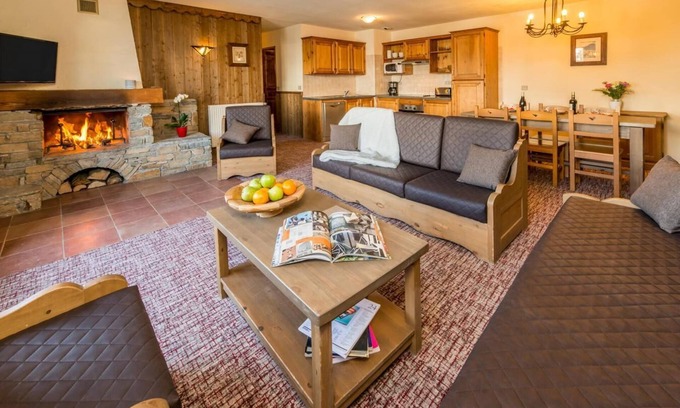 Bourg-Saint-Maurice Apartamento | Fitness, piscina, sauna, balcón, chimenea o estufa a leña, tv, local para esquís, 80-90m², Les Arcs