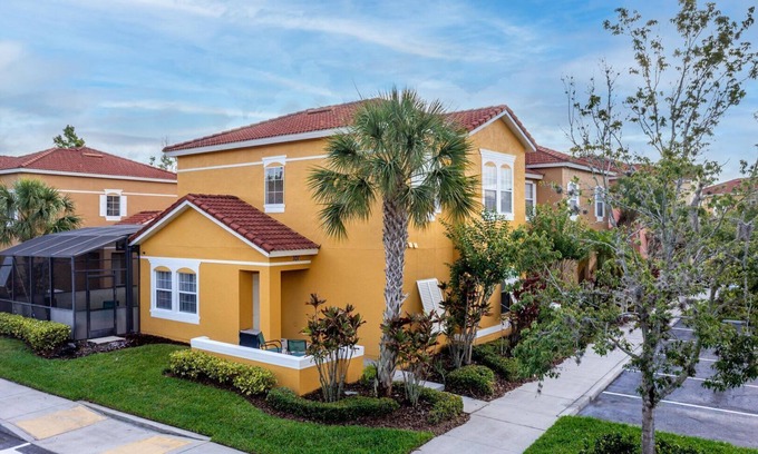 Kissimmee Condominio | 101 Perfect Family Townhouse with Private Pool Near Disney & Water Parks!