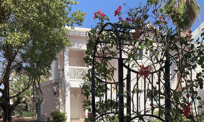 Alice Town Casa | 101 steps to Bimini Blue Water