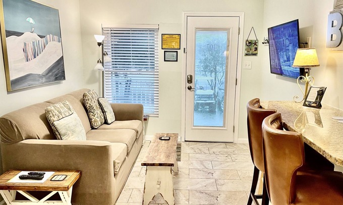 Isle of Palms Condominio | # 107 Cozy Corner, 2br / 2ba, bellamente actualizado, fabulosa cubierta frontal!
