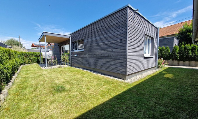 Diepoldshofen Casa | 10min to CenterParcs, bungalow with garden and carport, 4 persons
