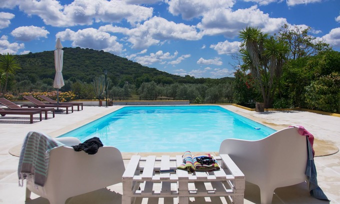 Evoramonte Otro | Esencia de paz bajo un cielo estrellado con vistas especiales al olivo y al corcho.