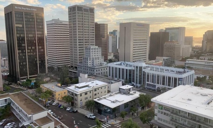Cortez Hill Condominio | 10th floor views in the Heart of San Diego