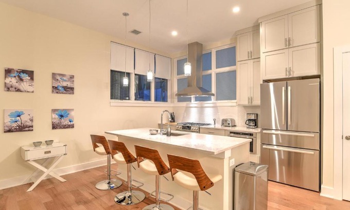 East End - Valley Street Casa | 11 Bauhaus Townhome