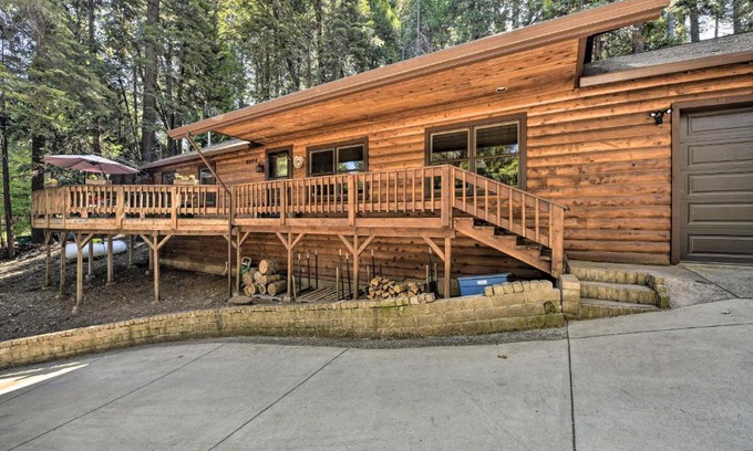 Pollock Pines Casa | 11 Mi to Apple Hill Pollock Pines Resort Cabin