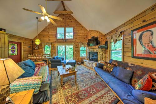 Marble Casa | 11 Mi to Calaboose Cellars Marble Cabin with Deck!