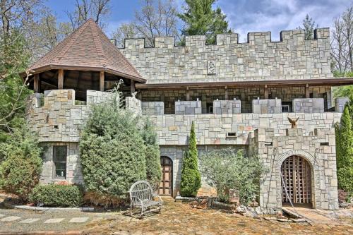 Murphy Villa | 11 Mi to Dtwn Murphy Gem with Hot Tub and Mtn Views!